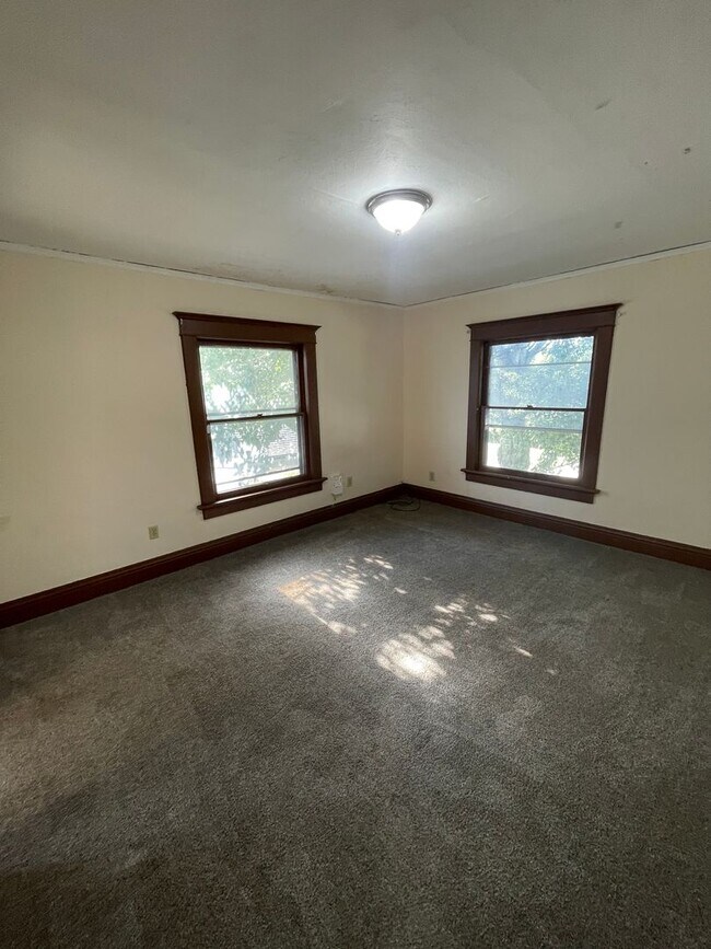 Building Photo - 723-723 1/2 South St