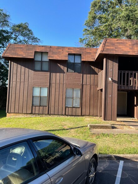 Front of property - 799 Donnell Blvd