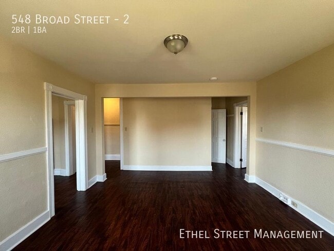 Building Photo - 548 Broad St