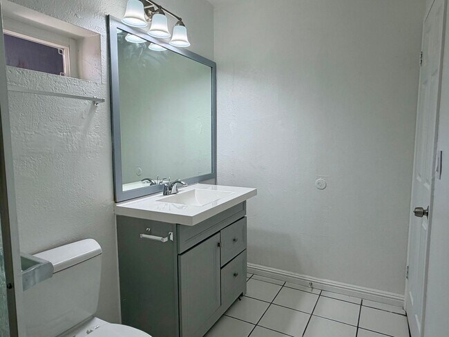 Building Photo - 4522-24
