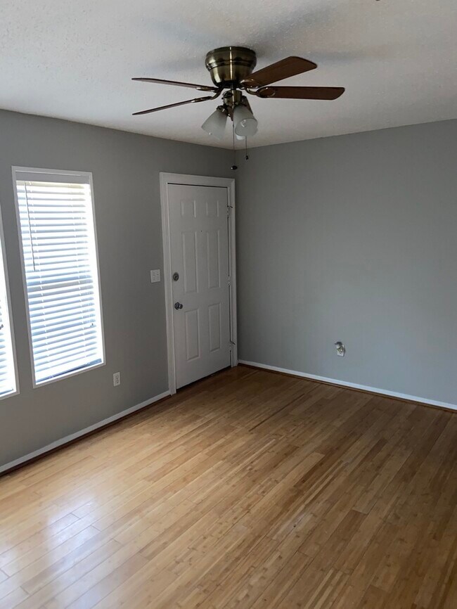 Building Photo - 3072 Queenstown Rd Trussville, AL