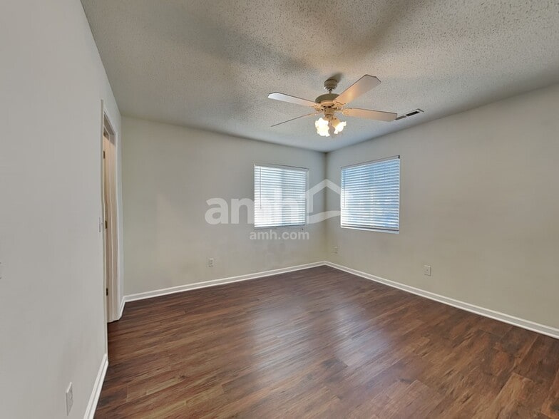 Building Photo - 1066 Bridgend Dr