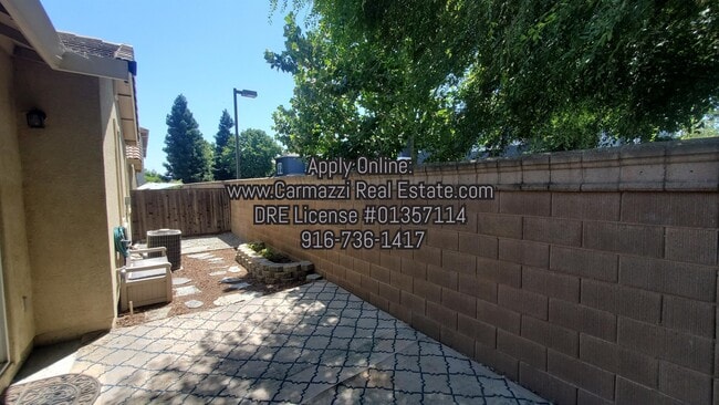 Building Photo - 139 Dragonfly Cir