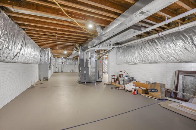 Building Photo - 3825 Delwood Dr