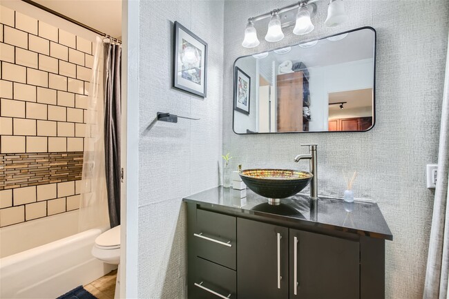 beautifully updated large bath and vanity area - 15 S 1st St