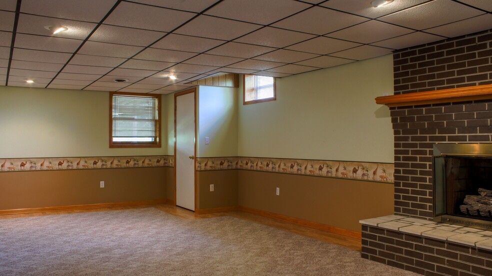 Building Photo - 952 Middle Ave
