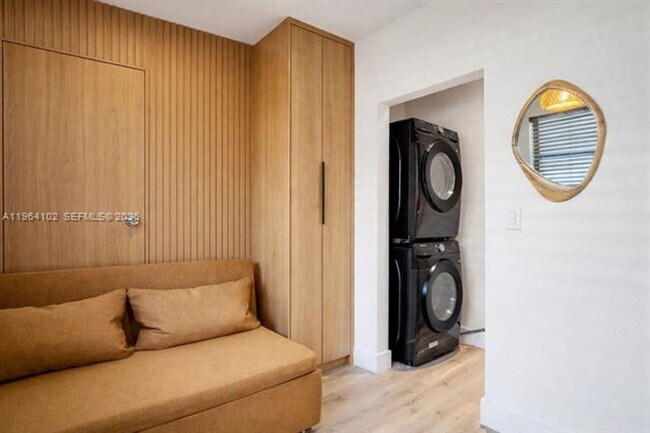 Building Photo - 1275 Marseille Dr