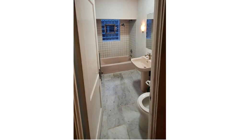 Bathroom - 6442 N Glenwood Ave