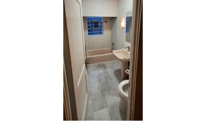 Bathroom - 6442 N Glenwood Ave