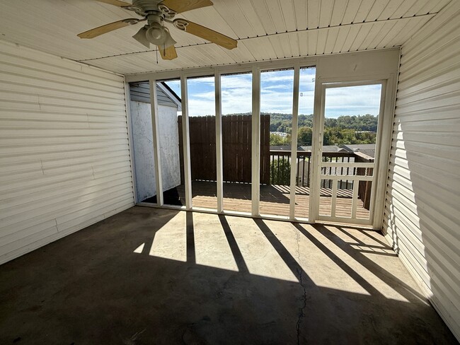 Building Photo - 5264 Blue Star Dr