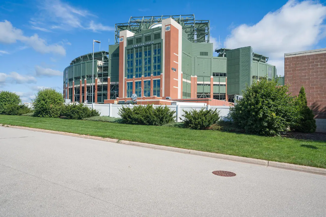 Building Photo - In the Pocket Packer House-Lambeau Lodging