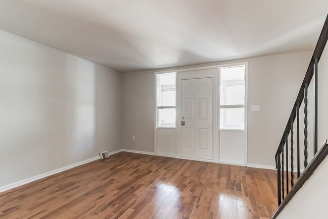 Building Photo - Two bedroom one Bathroom House for rent