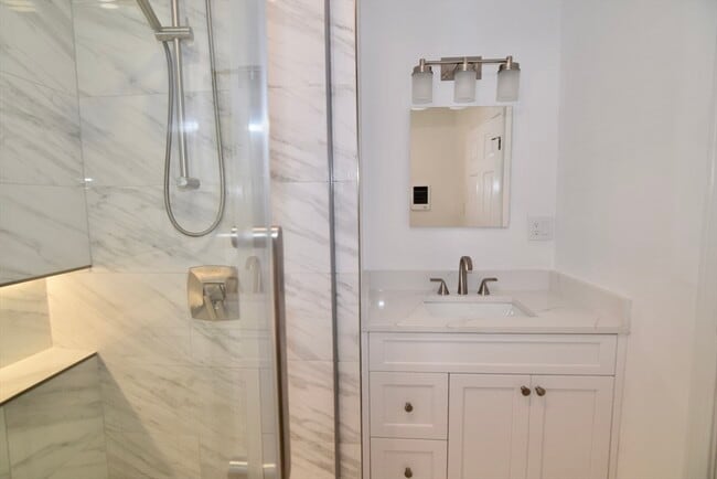 Building Photo - 72 Longwood Ave