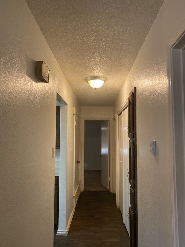 Building Photo - Cozy duplex 2/2/1 in Fort Worth