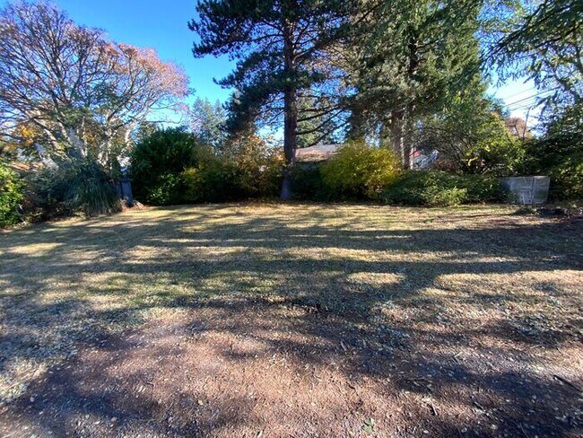 Building Photo - Available NOW!!! University Place HOME! 3bdr 2 bath