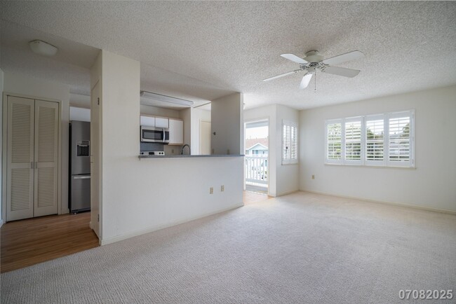 Building Photo - 2 Bedroom 2 Bathroom 2 Assigned Parking in...