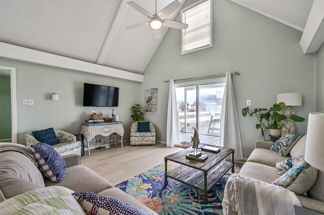 Building Photo - 16904 Beachcomber Dr