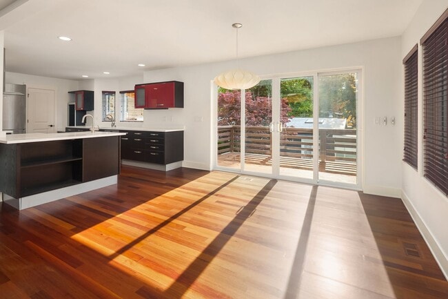 Building Photo - 4bd/3.5ba Kirkland House