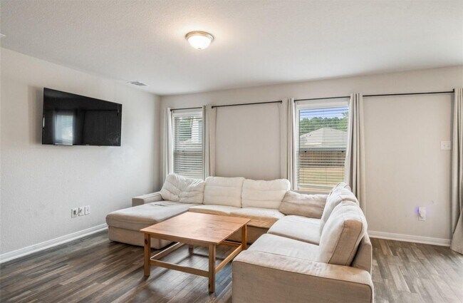 Building Photo - 2224 Cedar Vly Dr
