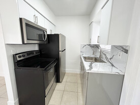 Building Photo - Studio & 1 Bedroom Apts For Rent in North ...