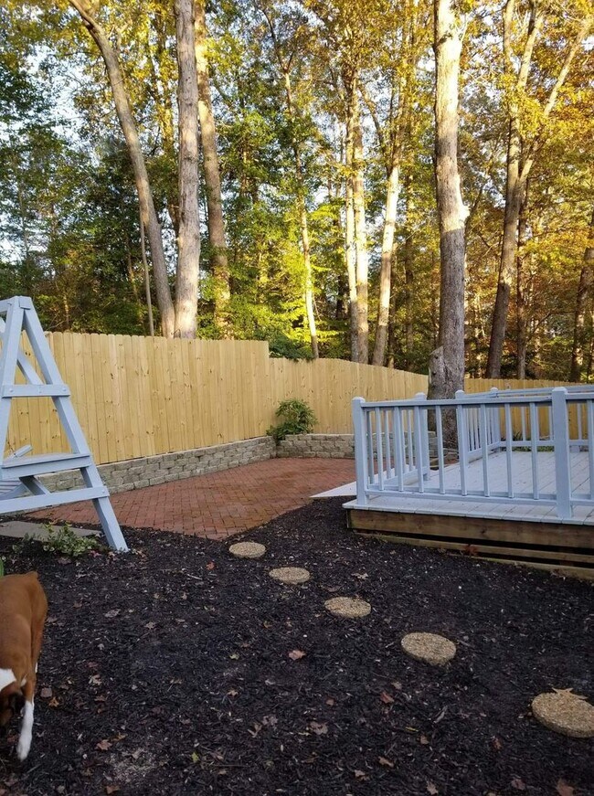 Building Photo - Wonderful 3 Bedroom 2 Bath Home with Garage in Quiet Williamsburg Community
