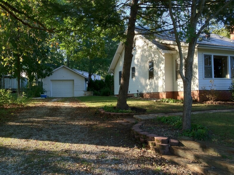 Building Photo - 11 Trexler Rd