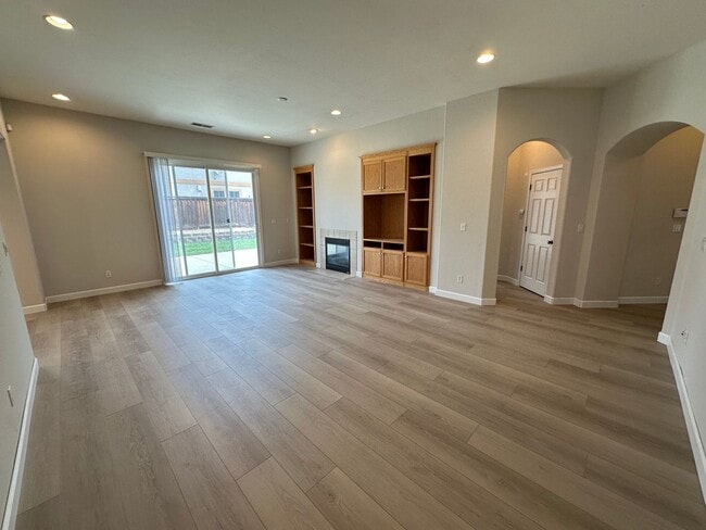 Building Photo - 5592 Plumbridge Way