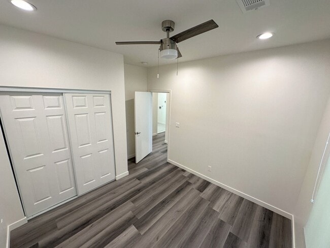 Building Photo - Spacious 3bd/2ba detached REAR home/unit i...