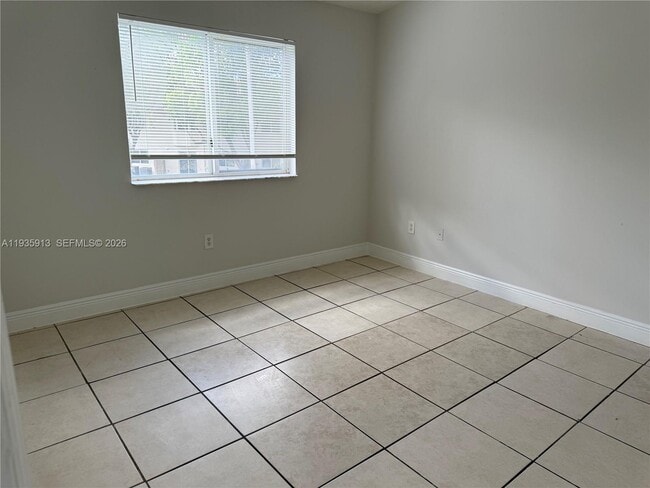 Building Photo - 2920 SE 13th Rd