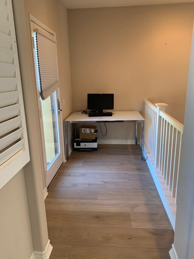 Building Photo - 128 Full Moon