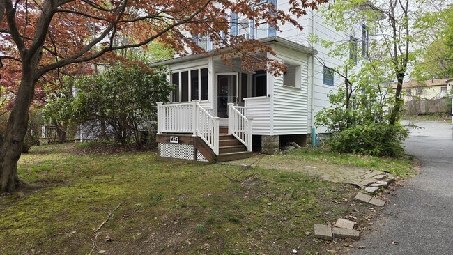 Building Photo - 454 Round Lake Park Rd