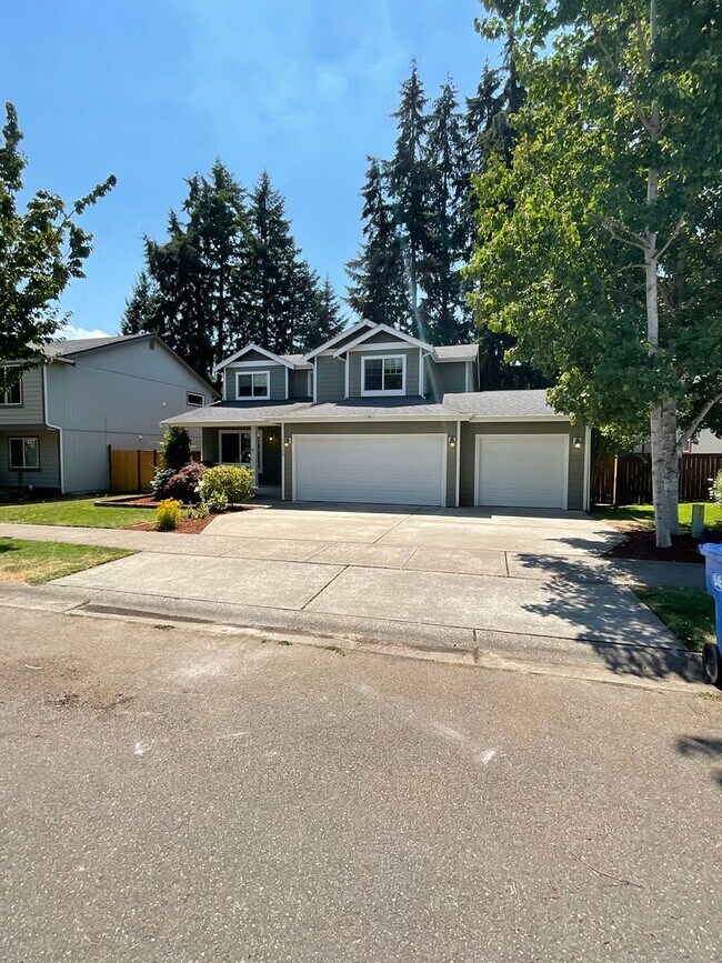 Building Photo - Beautiful 3 BR/2.5 BA Home with Bonus Room