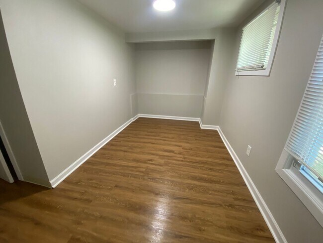 Building Photo - 505 Cañon Ave