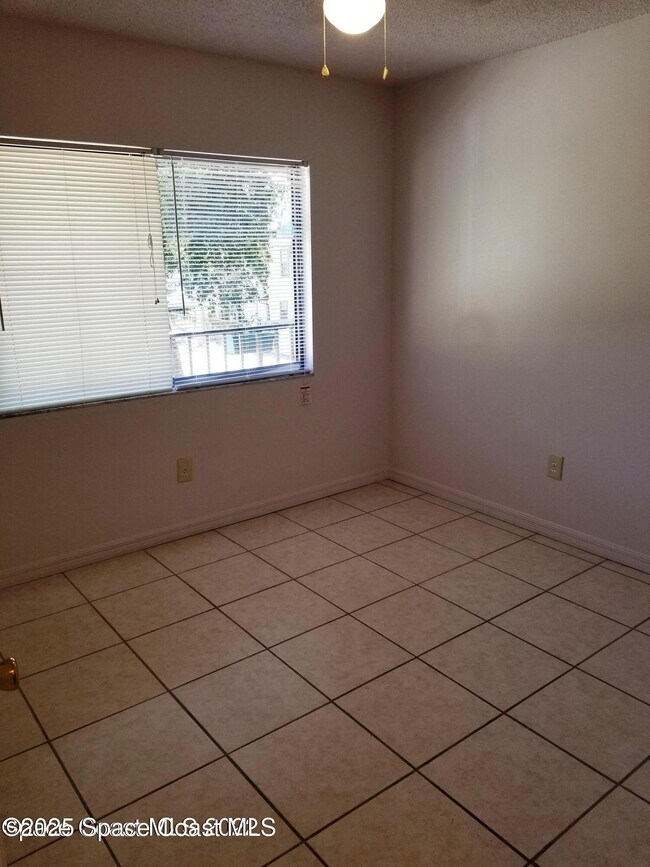 Building Photo - 221 Olmstead Dr