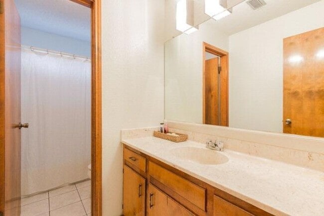 Building Photo - Cute & Convenient Home in Mission!