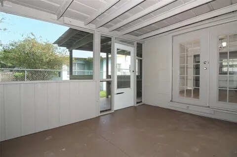 Building Photo - 524 Vern Dr