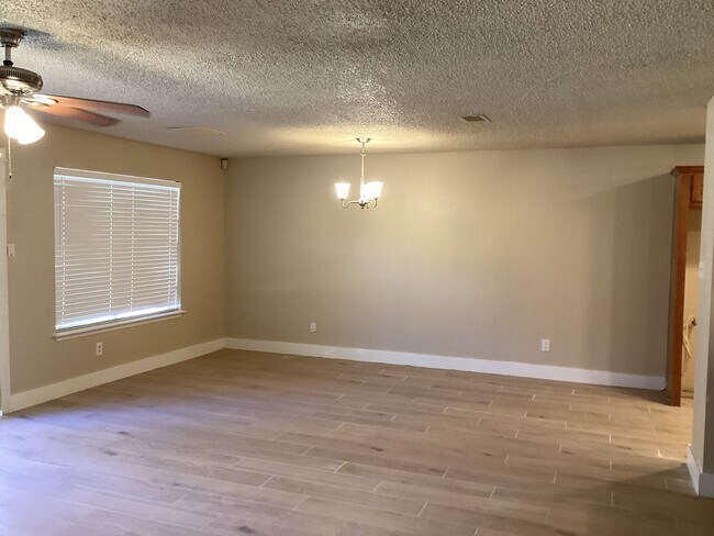 Building Photo - 2511 Peaceful Valley Dr