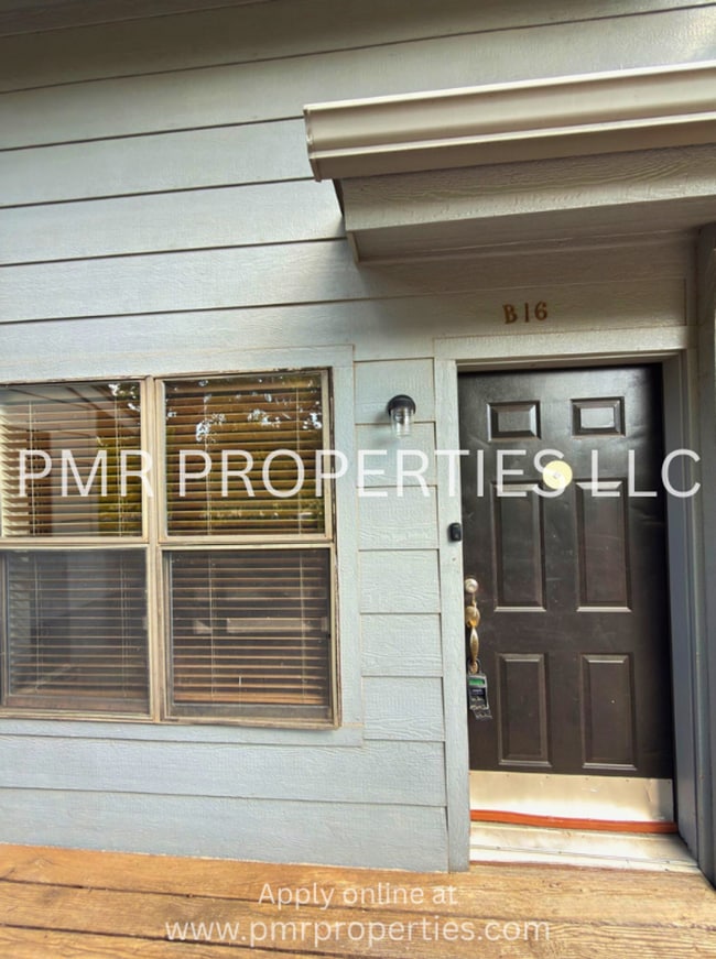 Building Photo - 2 Bedrooms / 2 Bathrooms Apartment