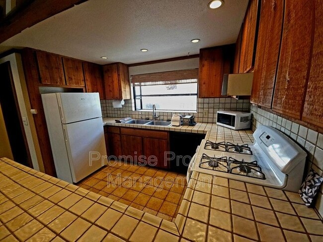 Building Photo - 934 S Myers St