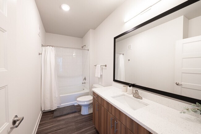 Building Photo - 2048 Bolton Dr NW