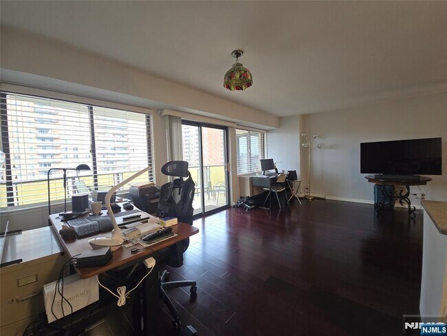 Building Photo - 150 Overlook Ave