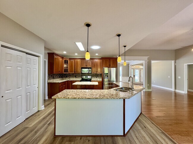 Building Photo - 513 Tanasi Cir
