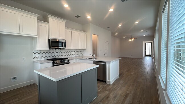 Building Photo - 27114 Cutleaf Daisy Ct