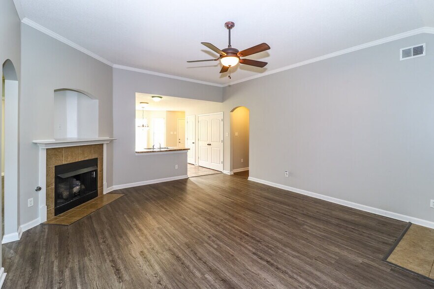 Building Photo - 1609 Sawmill Creek Ln