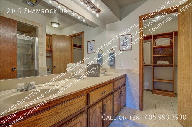 Building Photo - 2109 Shamrock Dr