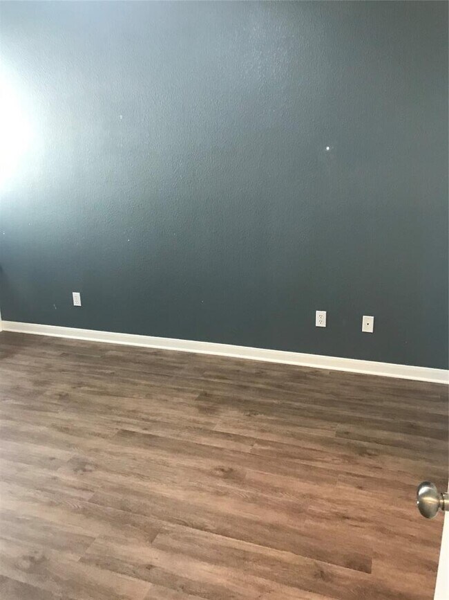 Building Photo - 2100 Pipers Field Dr