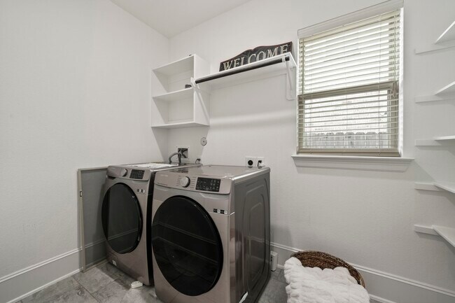 Building Photo - 3938 Avalon Ridge Dr