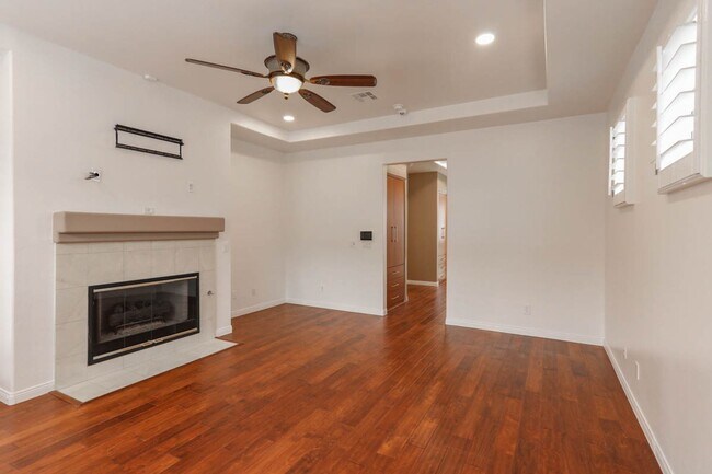 Building Photo - 5 Bedroom Pool Home Located In Summerlin G...