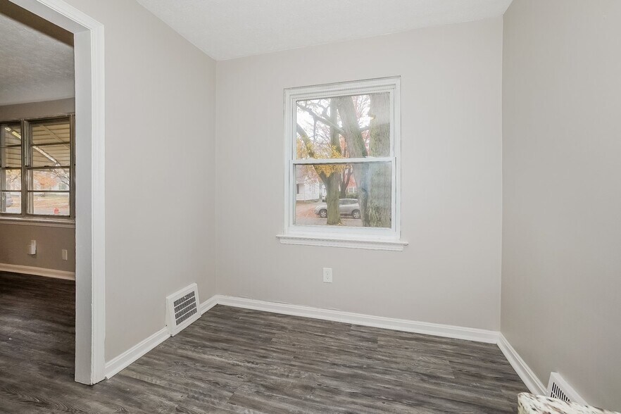 Building Photo - 15413 Fernway Dr