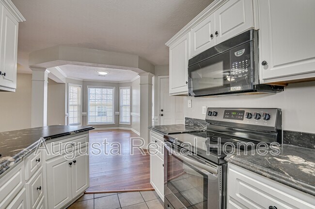 Building Photo - 2051 Sylvan Lake Dr